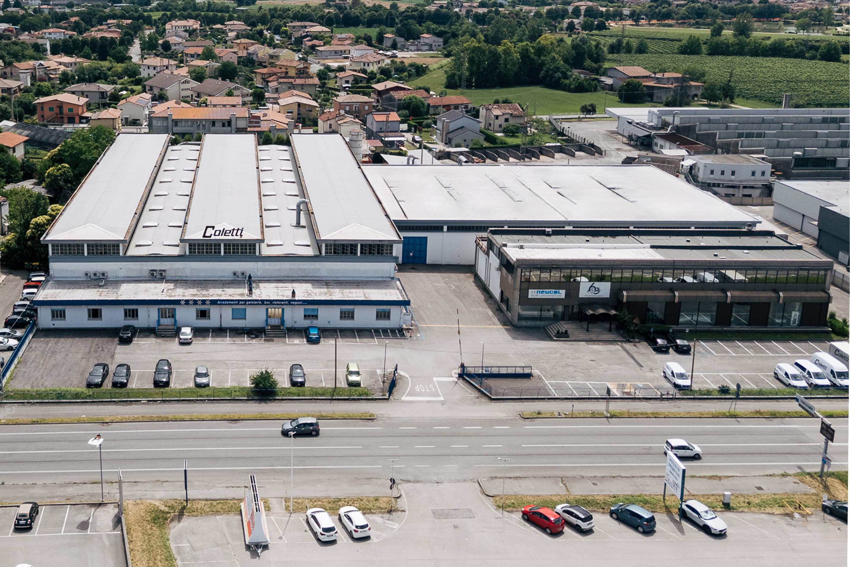 Reparto produttivo dedicato all’arredamento su misura dei locali