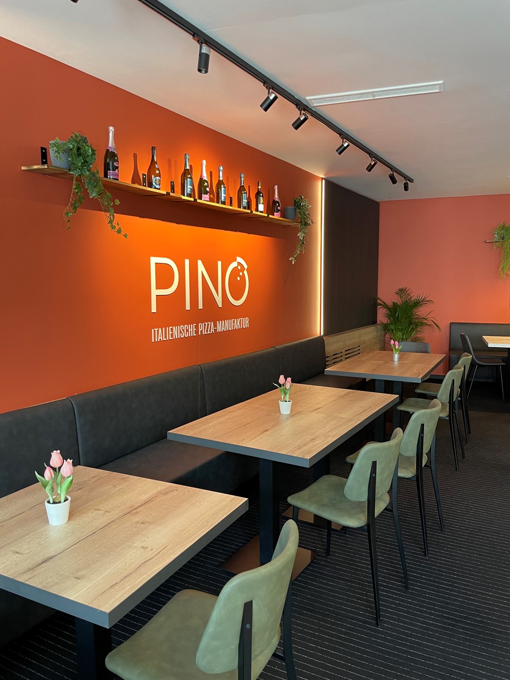 Bespoke restaurant furnishings Pino’s Italienische Pizza-Manufaktur